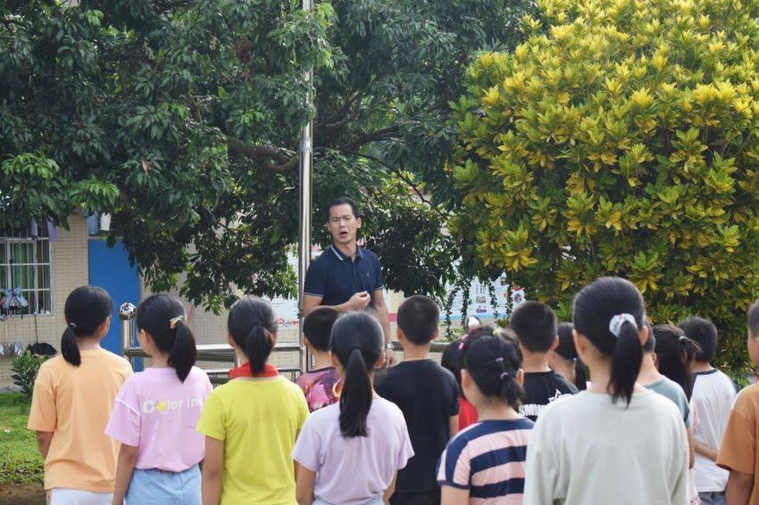 罗文姬唱歌纪念去世的丈夫 深情告白“很喜欢这个人”